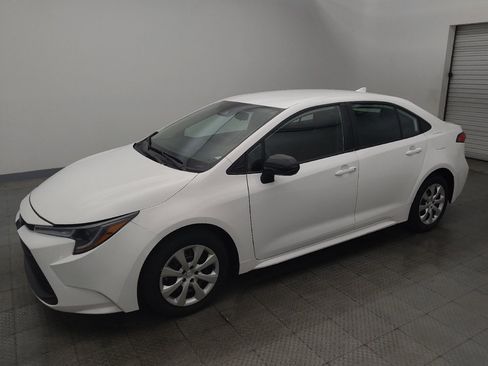 Used 2025 Toyota Corolla LE FWD image 2