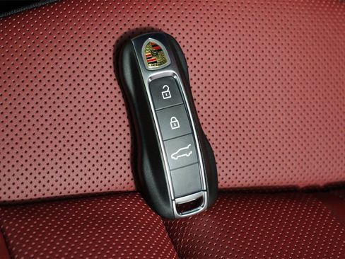 New 2026 Porsche Cayenne Coupe image 23