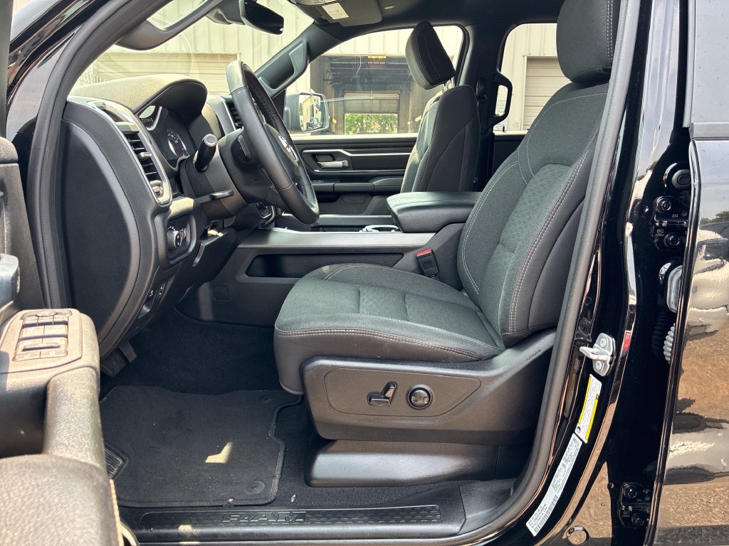 Used 2025 RAM 1500 Big Horn AWD/4WD image 23