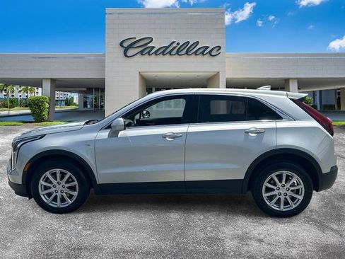 Certified 2022 Cadillac XT4 Luxury w/ Cold Weather Package FWD image 6