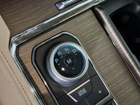 Used 2024 Ford Expedition Limited image 25