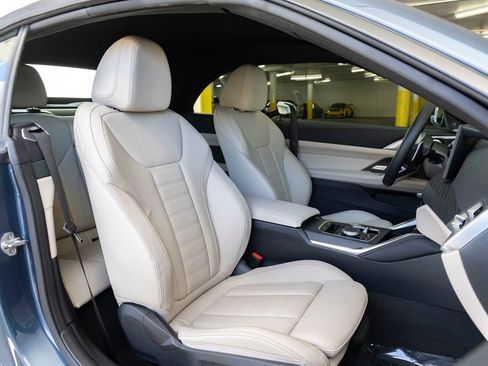 Used 2025 BMW M440i Convertible w/ Premium Package RWD image 29