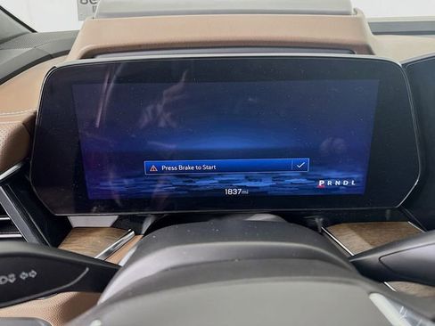 Used 2025 Chevrolet Suburban High Country image 14