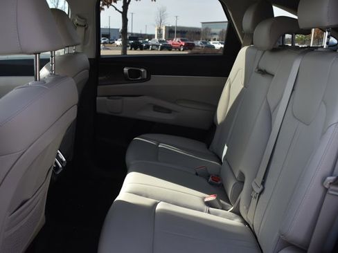 Used 2022 Kia Sorento S image 14