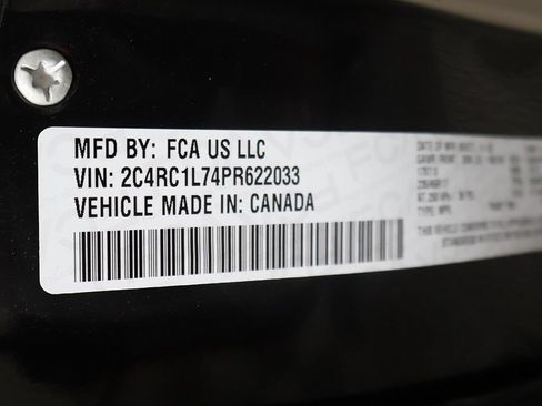 Used 2023 Chrysler Pacifica Touring-L FWD image 50