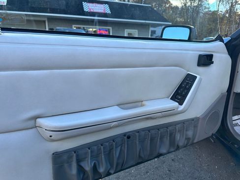 Used 1990 Ford Mustang LX image 17