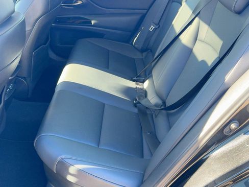 Used 2022 Lexus ES 300h w/ Premium Package image 14