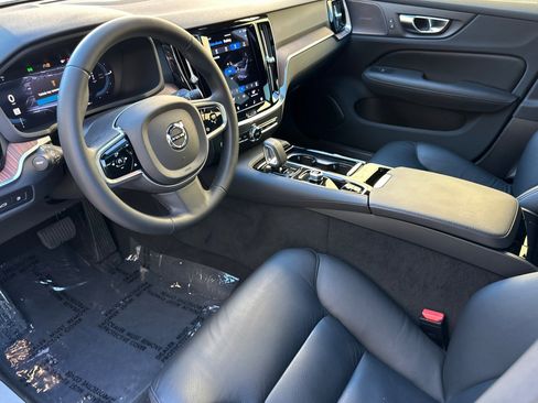 Used 2023 Volvo S60 T8 Plus w/ Climate Package image 9