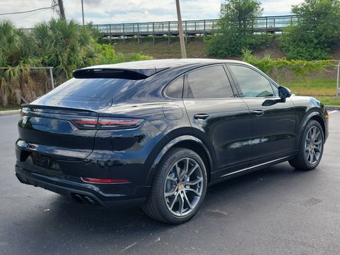 Used 2021 Porsche Cayenne Turbo AWD/4WD image 3