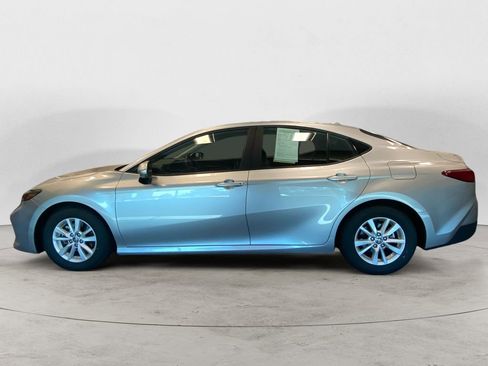 Used 2025 Toyota Camry LE image 2