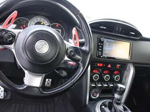 Used 2018 Toyota 86 image 11