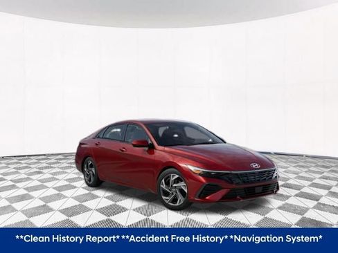 Used 2025 Hyundai Elantra SEL FWD image 2