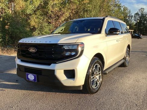 New 2025 Ford Expedition Active image 3