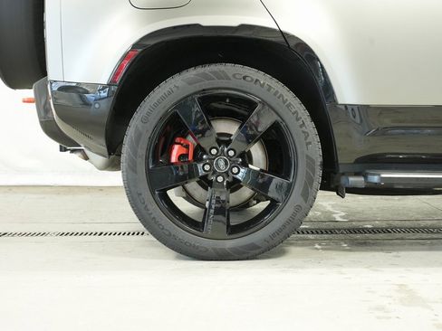 Used 2025 Land Rover Defender 110 X image 38