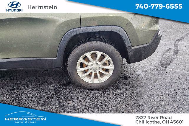 Used 2021 Jeep Cherokee Latitude w/ Mopar Interior Package AWD/4WD image 24