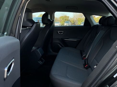 Used 2025 Kia K4 LXS image 11