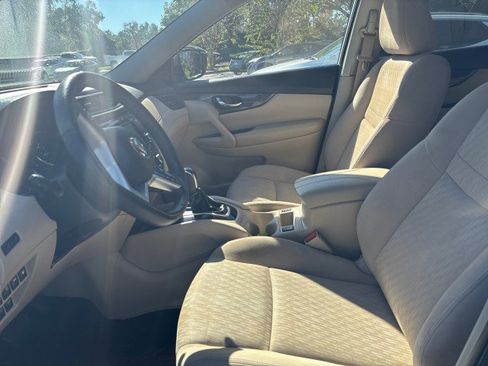 Used 2019 Nissan Rogue SV image 10