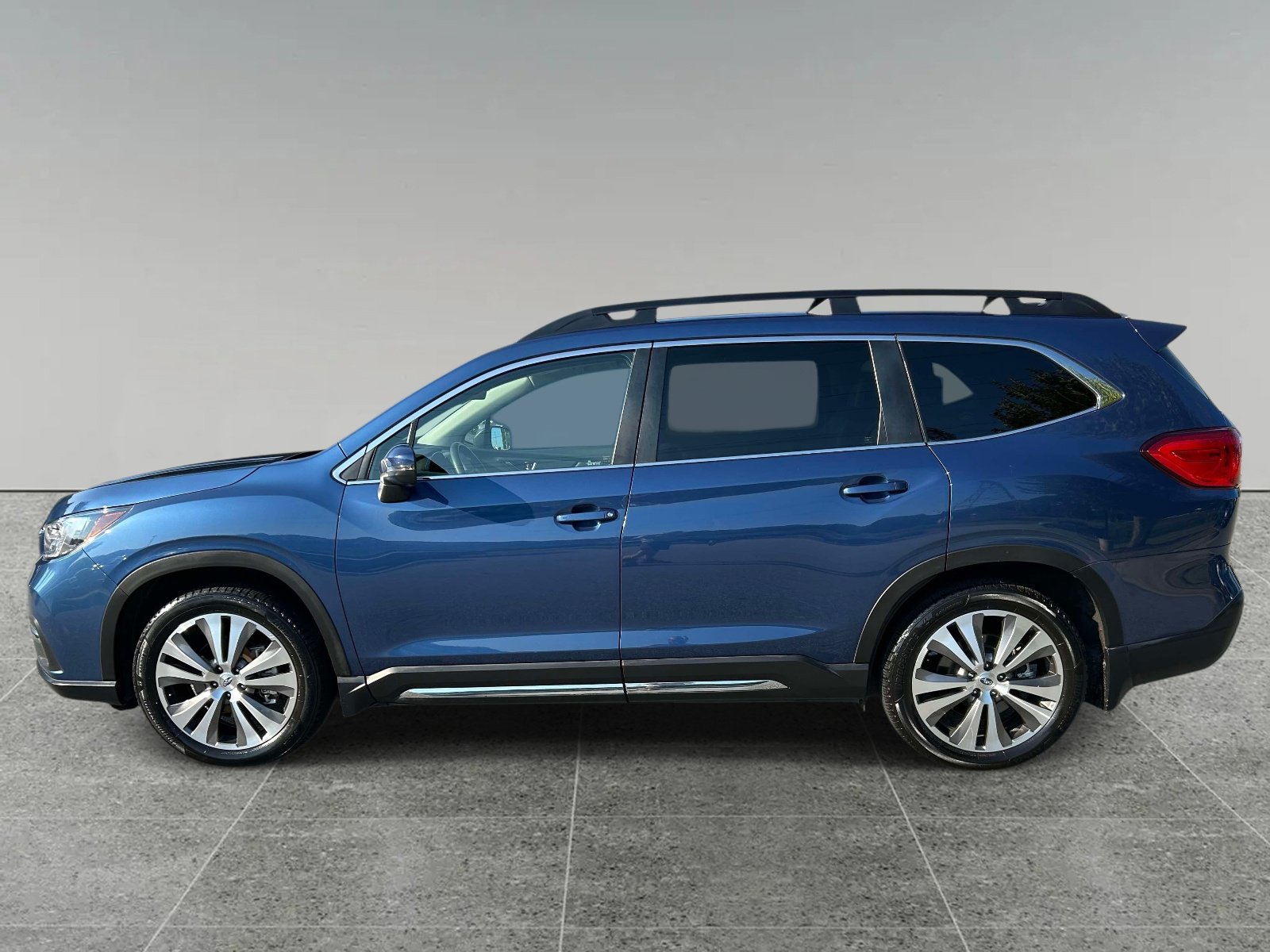Used 2020 Subaru Ascent Limited w/ Technology Package AWD/4WD image 2