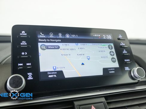Used 2018 Honda Accord Touring image 19
