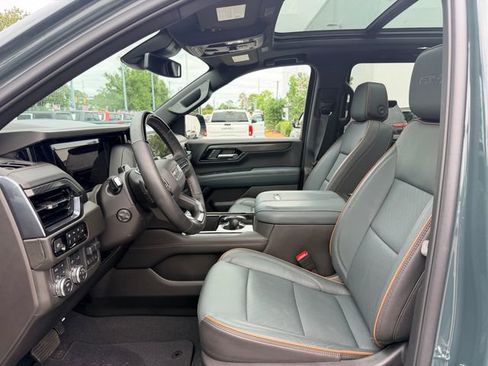 Used 2025 GMC Yukon XL AT4 AWD/4WD image 13