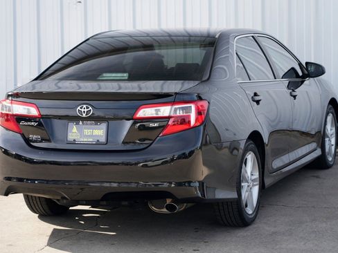 Used 2014 Toyota Camry SE image 43
