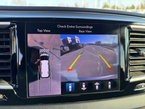 Used 2018 Chrysler Pacifica Touring-L w/ Advanced Safetytec Group image 16