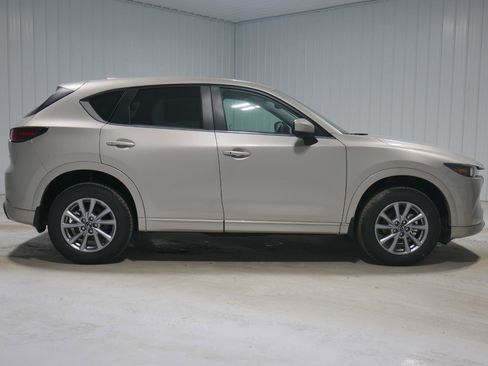 New 2025 MAZDA CX-5 AWD 2.5 S w/ Preferred Package image 4