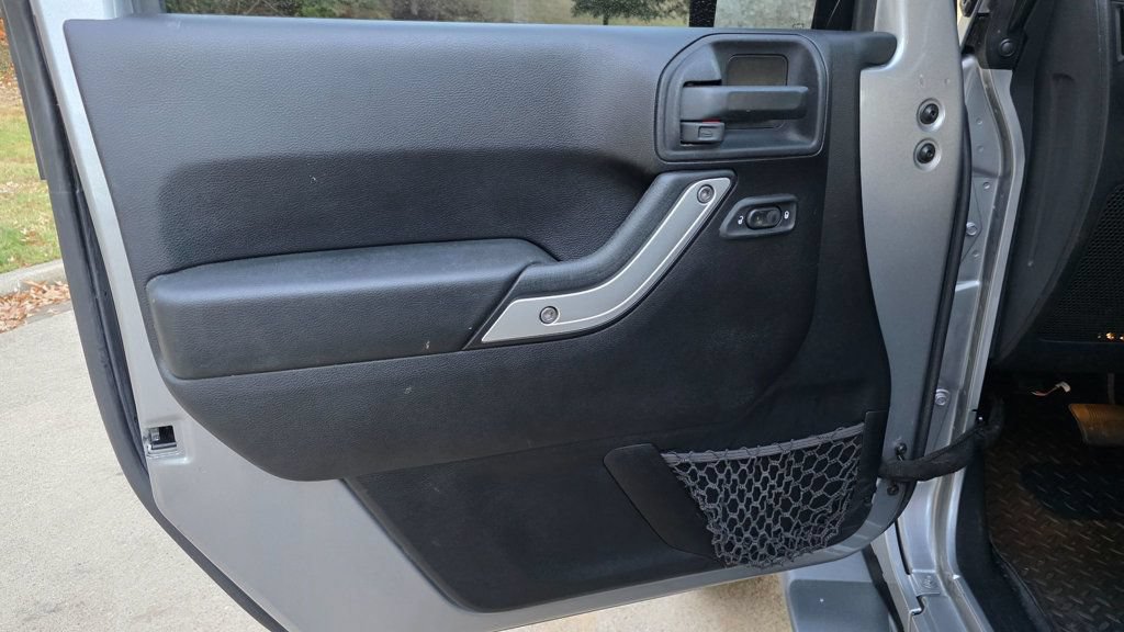 Used 2014 Jeep Wrangler Unlimited Sahara AWD/4WD image 16