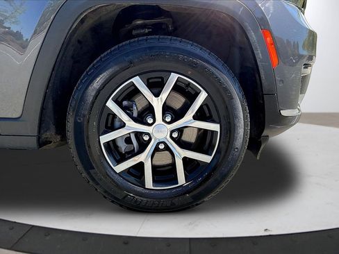 Certified 2024 Jeep Grand Cherokee L Limited w/ Luxury Tech Group II AWD/4WD image 37