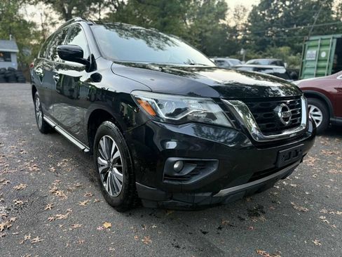 Used 2017 Nissan Pathfinder SV image 3