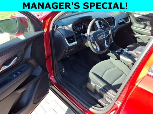 Used 2024 GMC Terrain SLE image 12