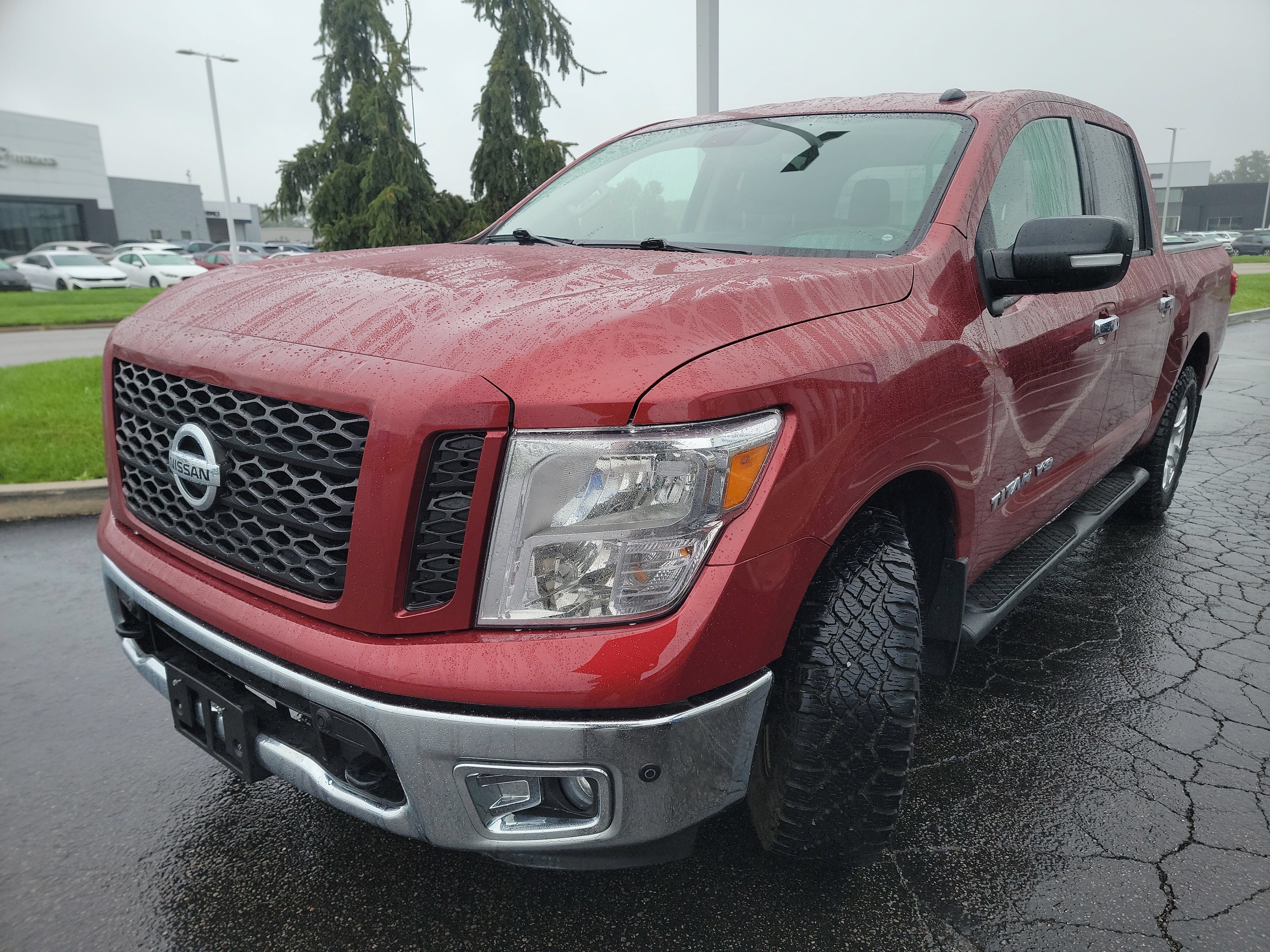 Used 2019 Nissan Titan SV w/ SV Convenience Package AWD/4WD image 3
