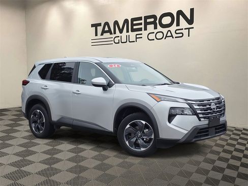 Used 2024 Nissan Rogue SV image 1