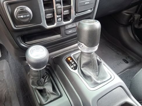 Used 2023 Jeep Wrangler Unlimited w/ Cold Weather Group image 14