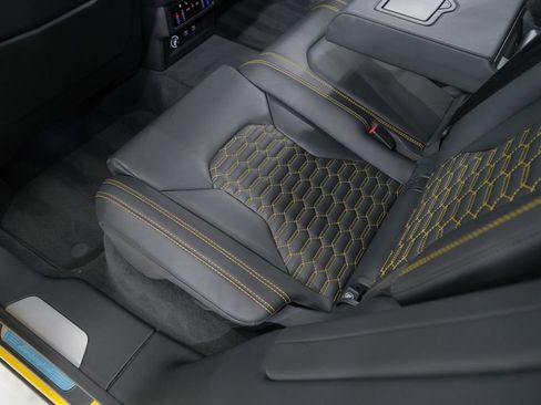 Used 2022 Lamborghini Urus image 32