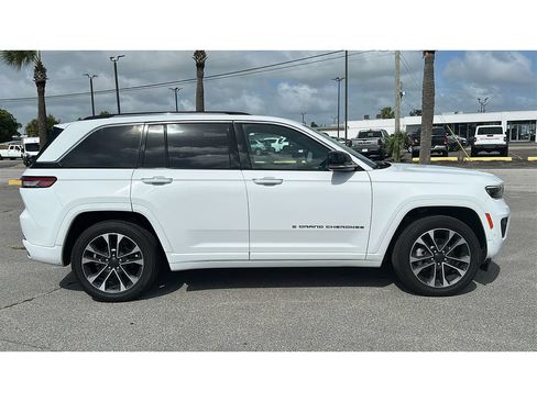 Used 2023 Jeep Grand Cherokee Overland AWD/4WD image 7