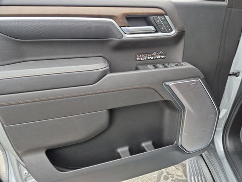 Used 2025 Chevrolet Silverado 1500 High Country AWD/4WD image 12