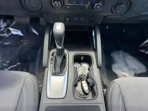 Used 2023 Nissan Frontier SV w/ Technology Package RWD image 19