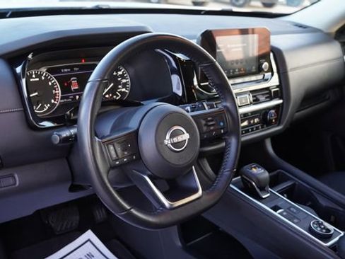 Used 2024 Nissan Pathfinder SV image 19
