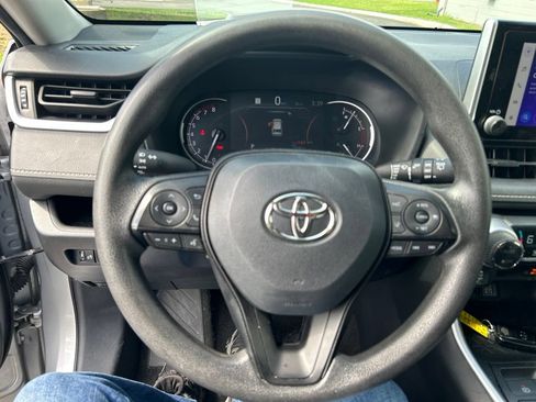 Used 2024 Toyota RAV4 XLE FWD image 12