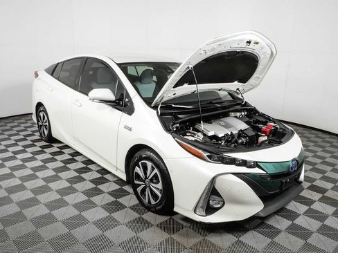 Used 2017 Toyota Prius Prime Advanced FWD image 30
