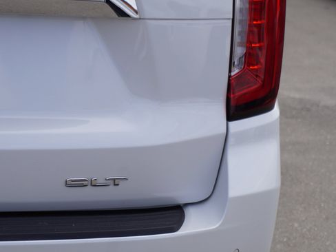 Used 2023 GMC Yukon SLT w/ SLT Luxury Package AWD/4WD image 11