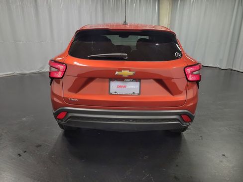 Used 2024 Chevrolet Trax LS w/ LS Convenience Package FWD image 7