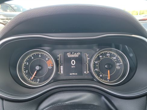 Used 2021 Jeep Cherokee Latitude Plus w/ Mopar Interior Package FWD image 29