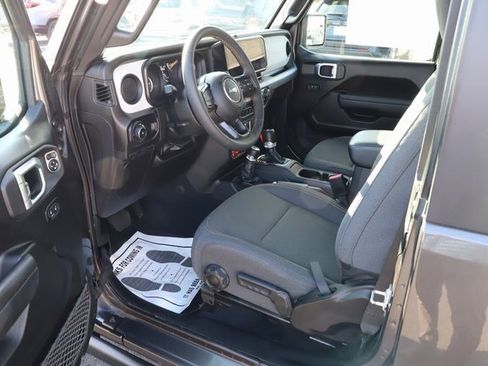 Used 2024 Jeep Wrangler Willys image 7