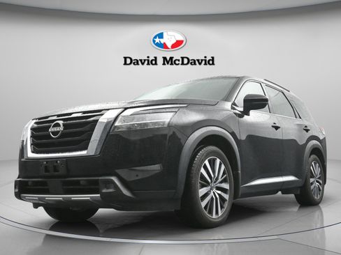Used 2022 Nissan Pathfinder Platinum w/ Cargo Package FWD image 29