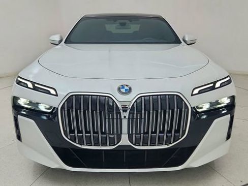 Used 2025 BMW 740i RWD image 13
