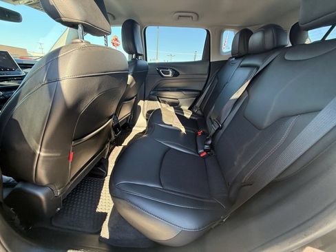 Used 2022 Jeep Compass Trailhawk w/ Trailhawk Convenience Group AWD/4WD image 23