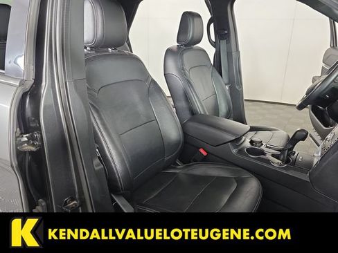 Used 2018 Ford Explorer Limited w/ Equipment Group 301A AWD/4WD image 31