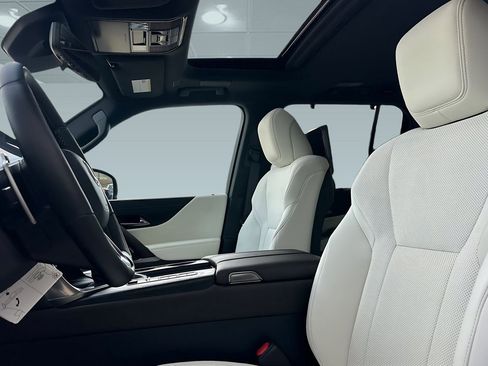 New 2026 Lexus LX 600 4WD w/ Luxury Package image 15